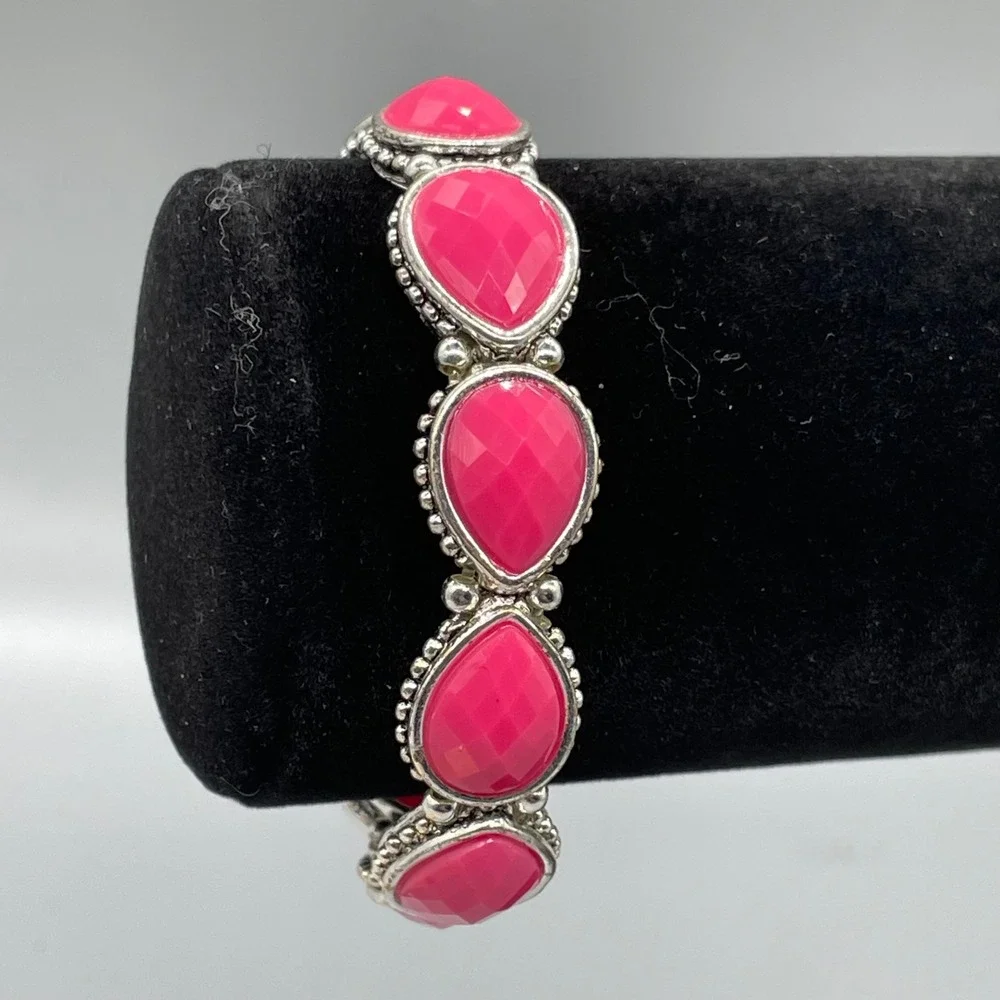 Napier‎ Pink Teardrop Faceted Stone Stretch Bracelet Silver Tone Beaded Detail